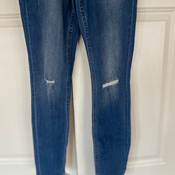 3/$15 🥳 H&M Curvy Ultra High Waist Jeggings Denim Jeans - Picture 4 of 16